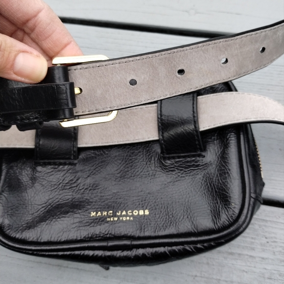 Marc Jacobs Black Leather Belt Bag with Gold Accents - Picture 2 of 11